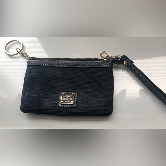 Dooney & Bourke Handbags - NWOT ✨ Dooney & Bourke black coin purse & wristlet 🖤😍